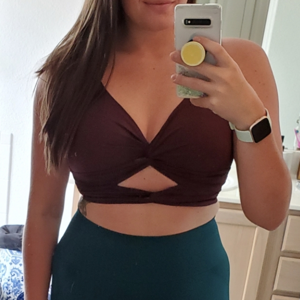 🌟2/$30🌟 VS Twist-Front Sports Bra